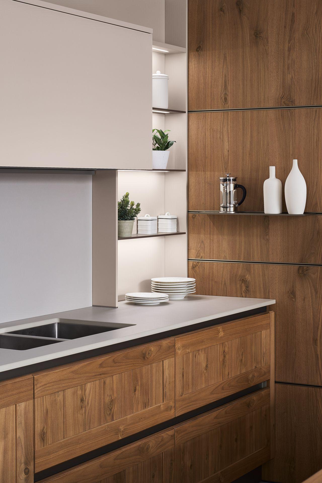 Cuisine Armonia Veneta Cucine Cuisine moderne en bois avec plan de travail blanc Veneta Cucine