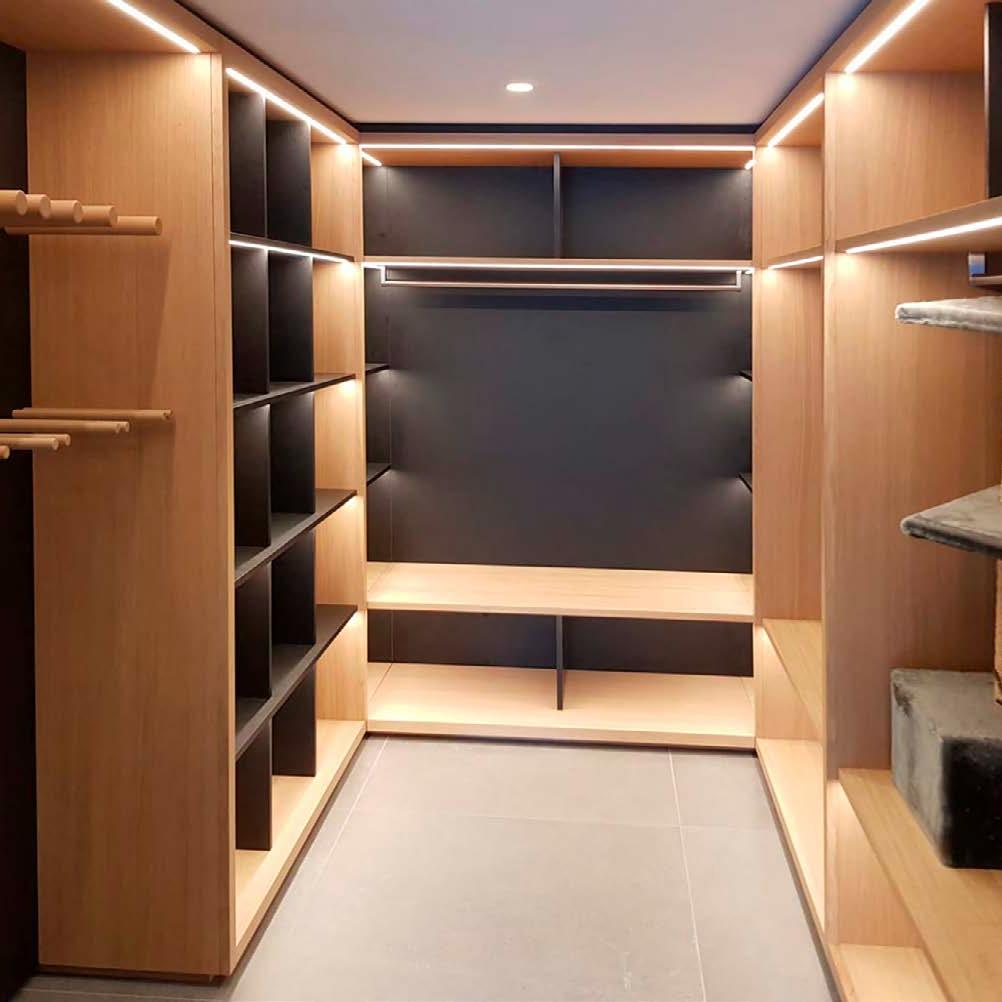 Dressing Intérieur Dressing avec lumières Agencement Intérieur