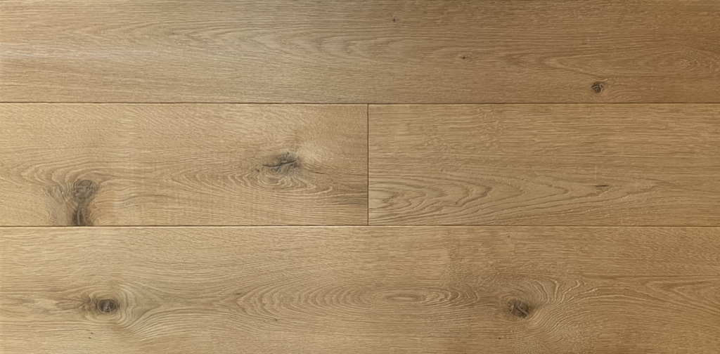 Parquet 3-Plis Manufacture Light. Chêne. Choix: 2. rustique avec noeuds. séché naturellement. brossé. huilé - 15 x 1800 - 3200 x 170 / 200 / 230 / 260 mm - Couche d'usure : env. 3.8 mm - coloris : Breithorn